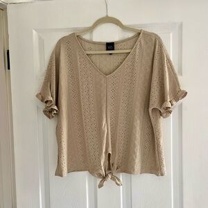W5 Anthropologie Tan V-Neck Eyelet Women Top with Short Flutter Sleeves Size XL
